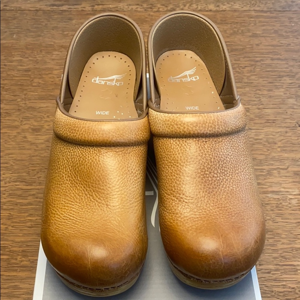 Dansko Wide Pro Distressed Honey